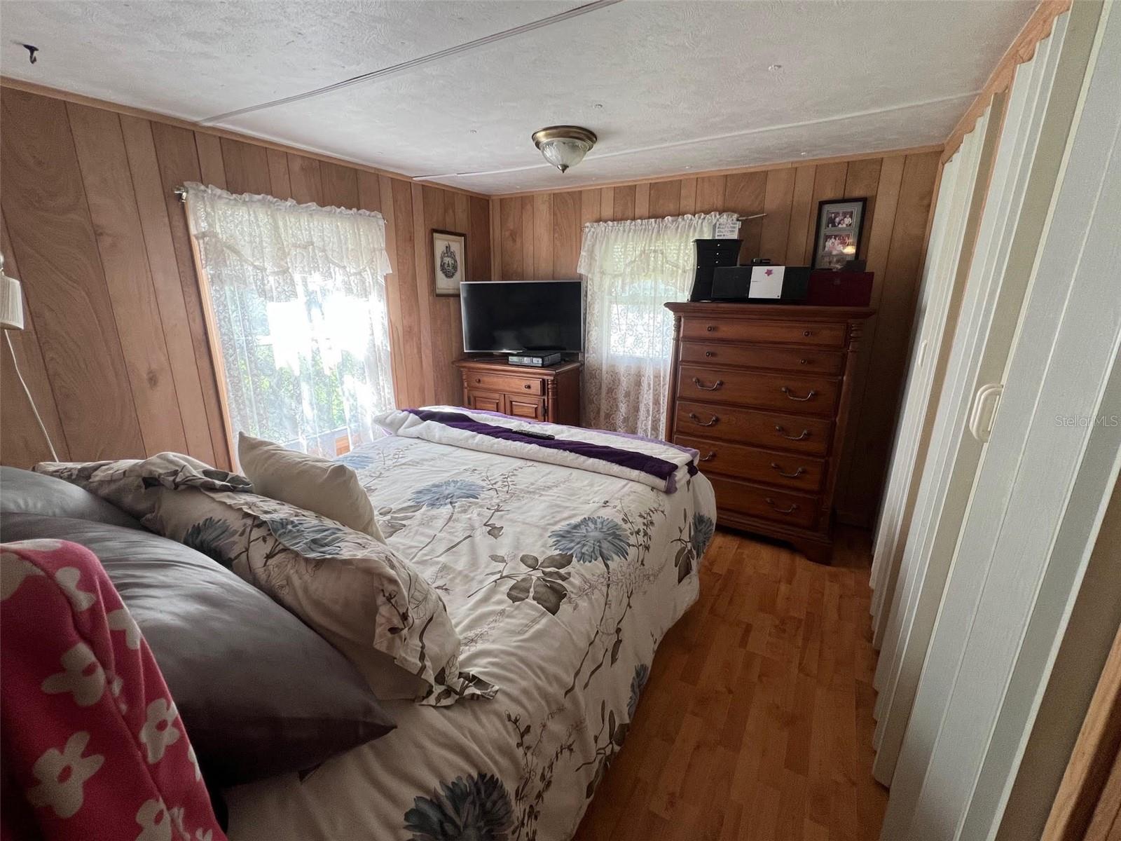 Listing photo id 21 for 11300 124th Avenue 95