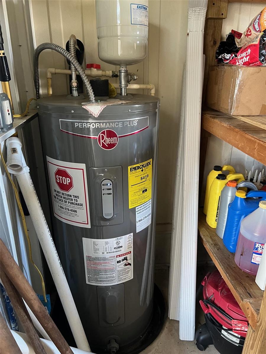 Listing photo id 5 for 11300 124th Avenue 95