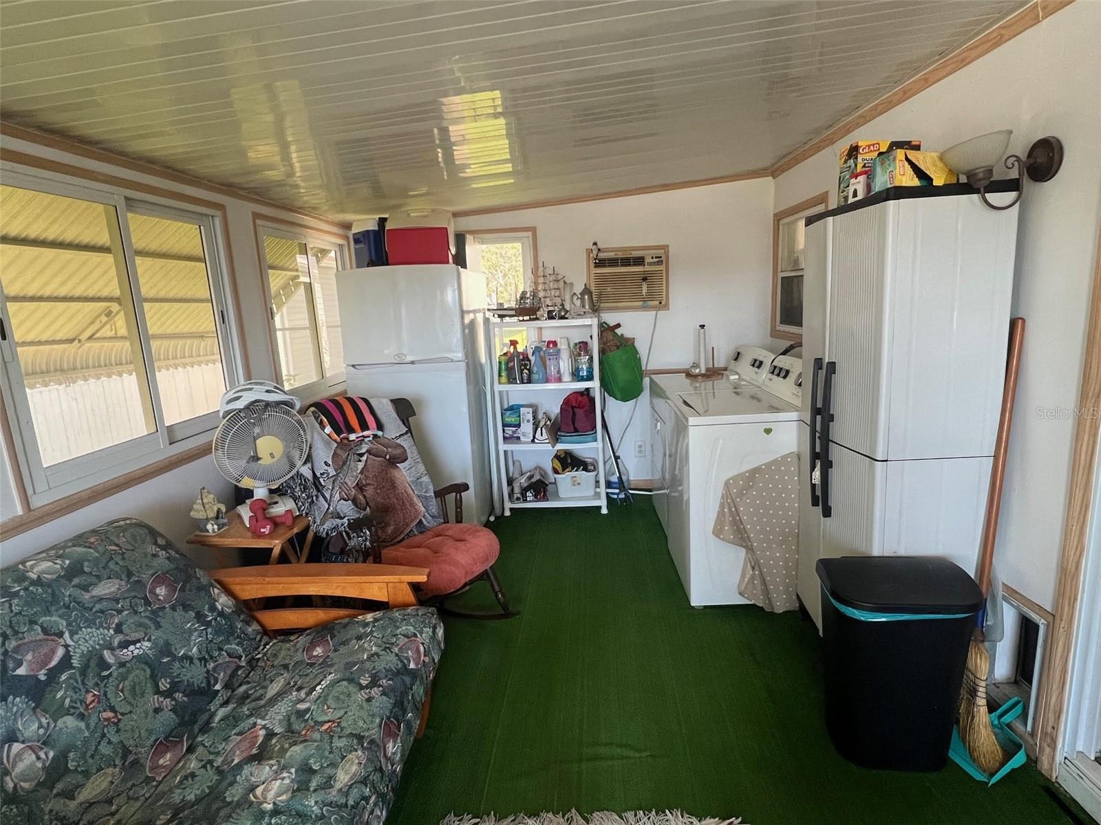 Listing photo id 7 for 11300 124th Avenue 95