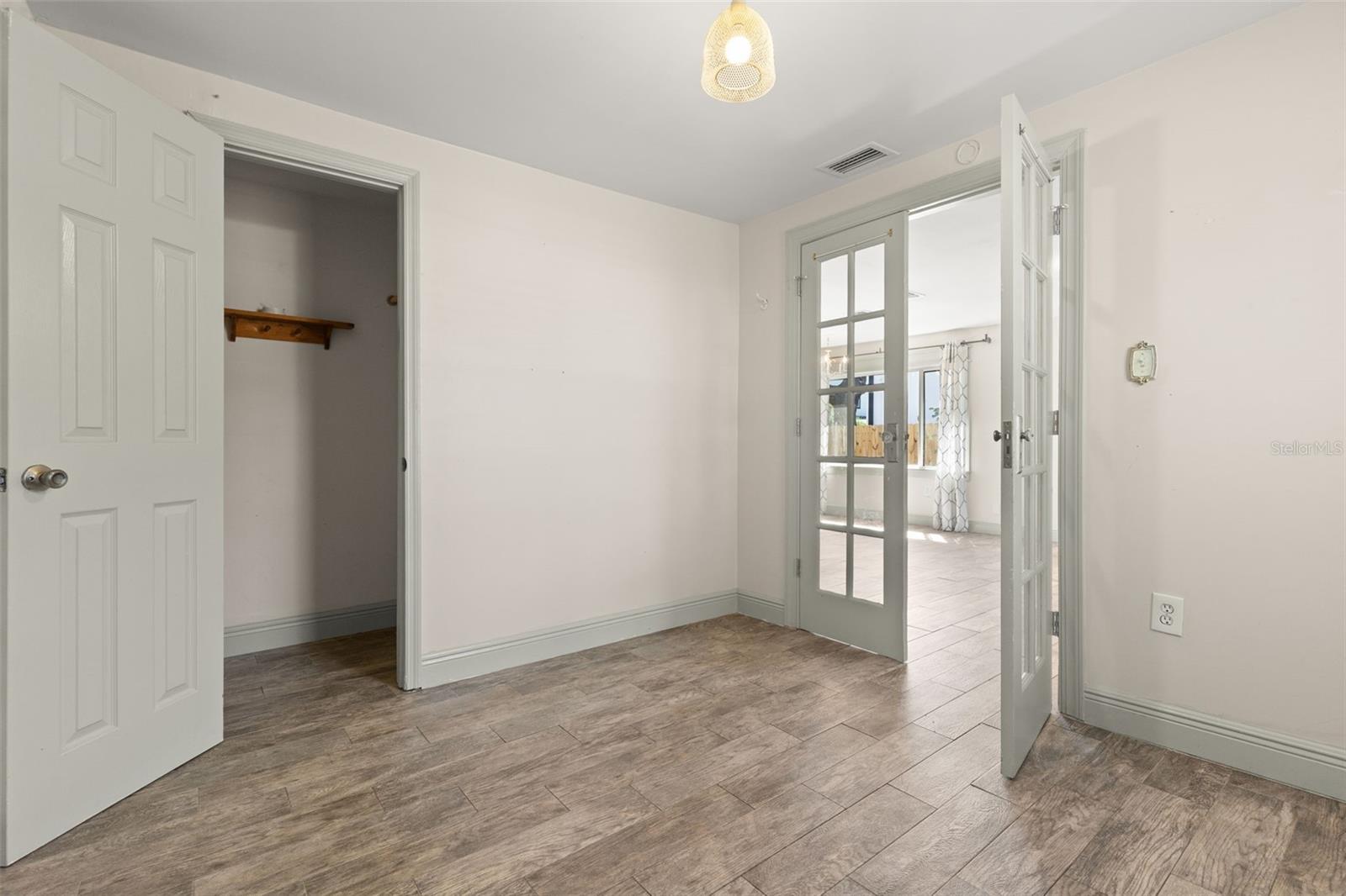 Image 21 of 29 For 8507 Claonia Street