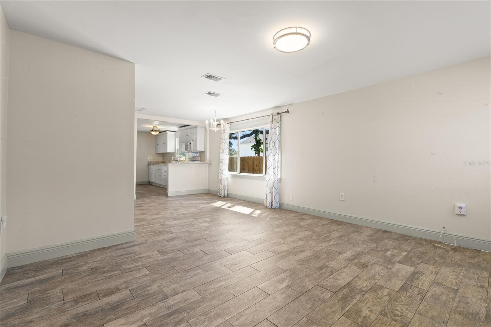 Image 4 of 29 For 8507 Claonia Street