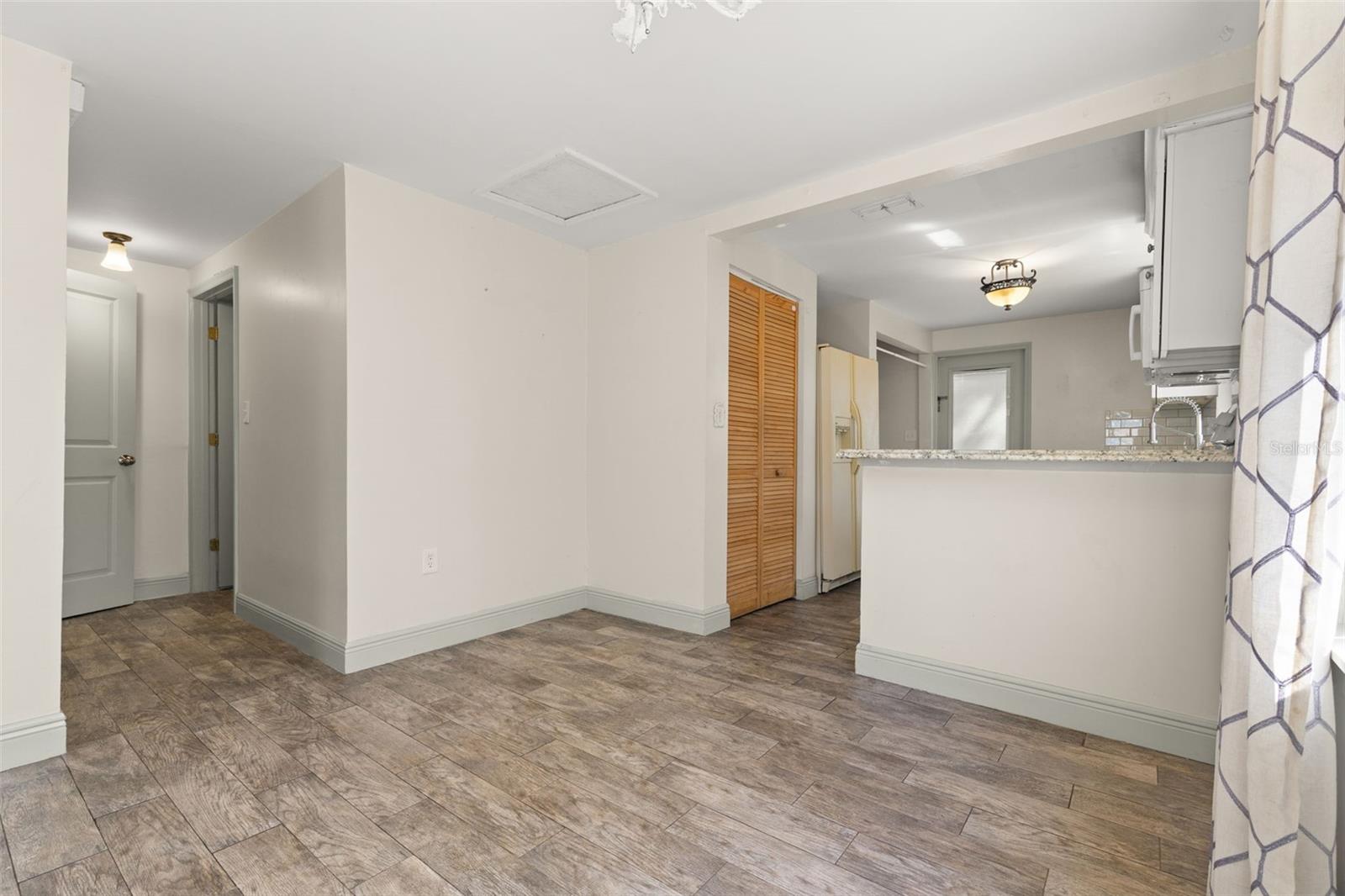 Image 8 of 29 For 8507 Claonia Street