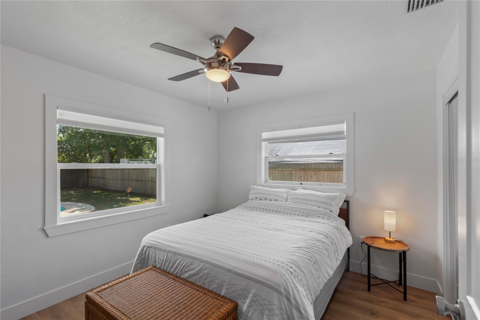 Listing photo id 13 for 1715 Thomas Drive