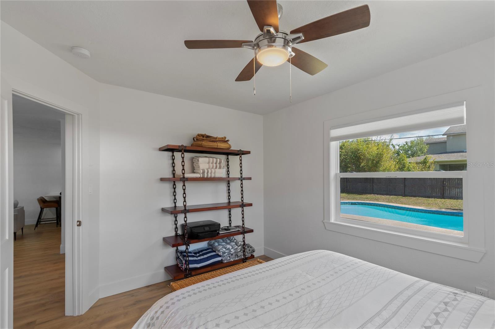 Listing photo id 15 for 1715 Thomas Drive