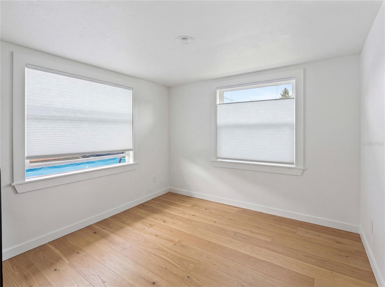 Listing photo id 17 for 1715 Thomas Drive