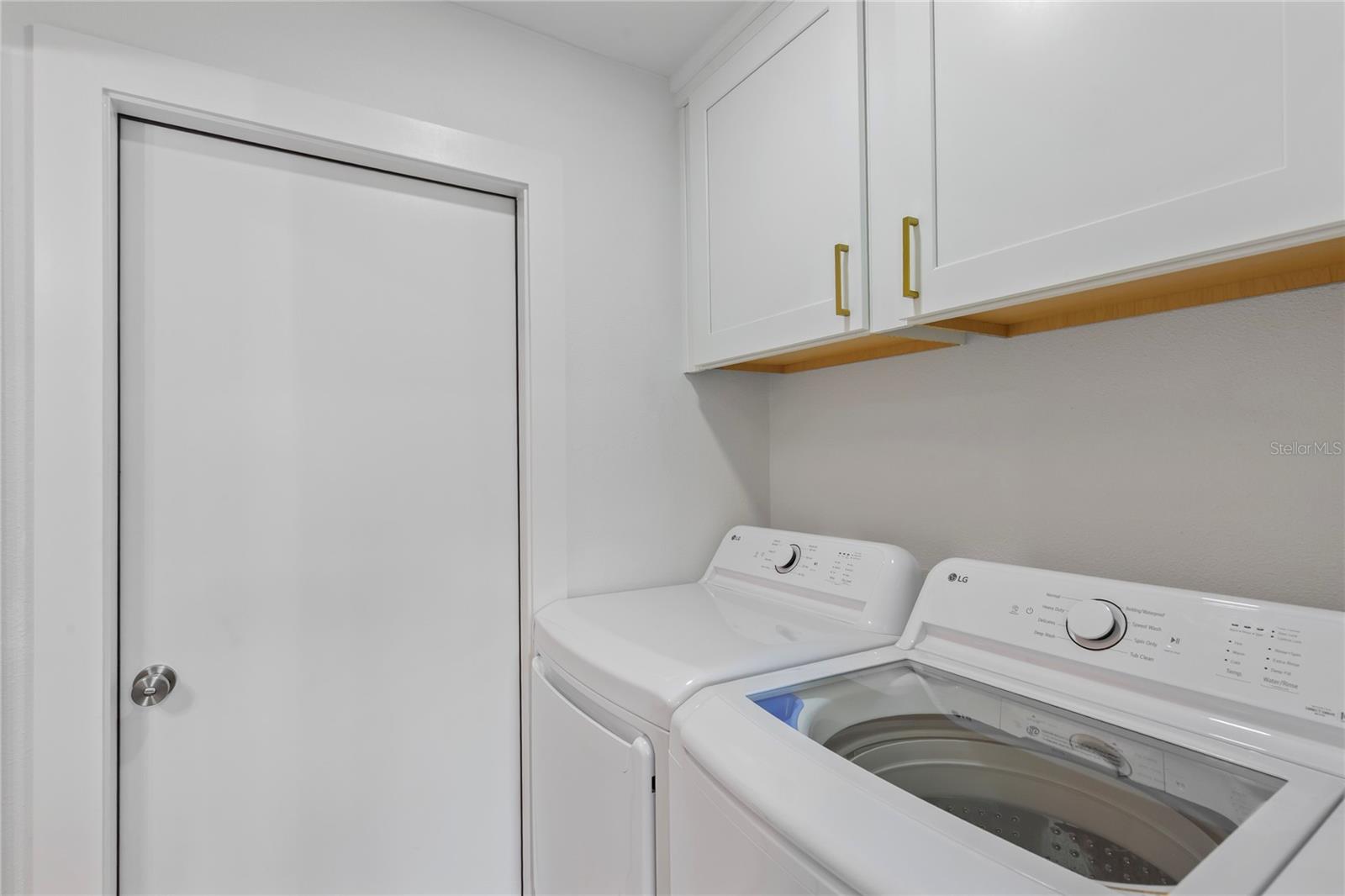 Listing photo id 18 for 1715 Thomas Drive