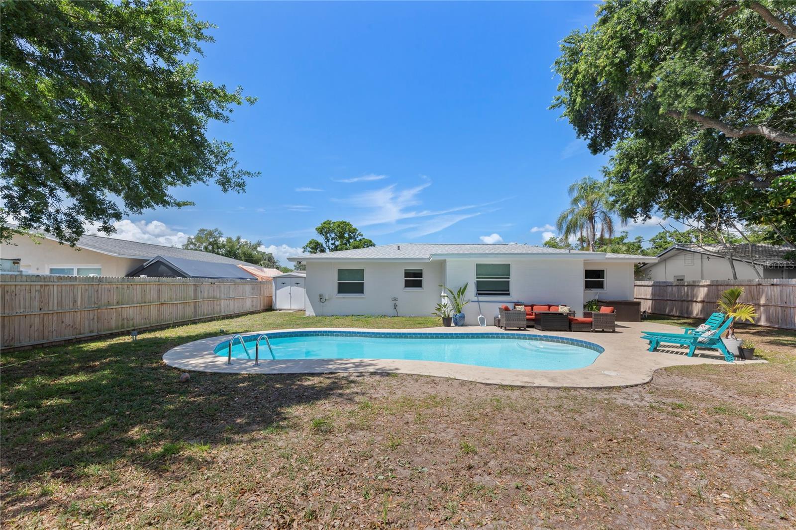 Listing photo id 20 for 1715 Thomas Drive