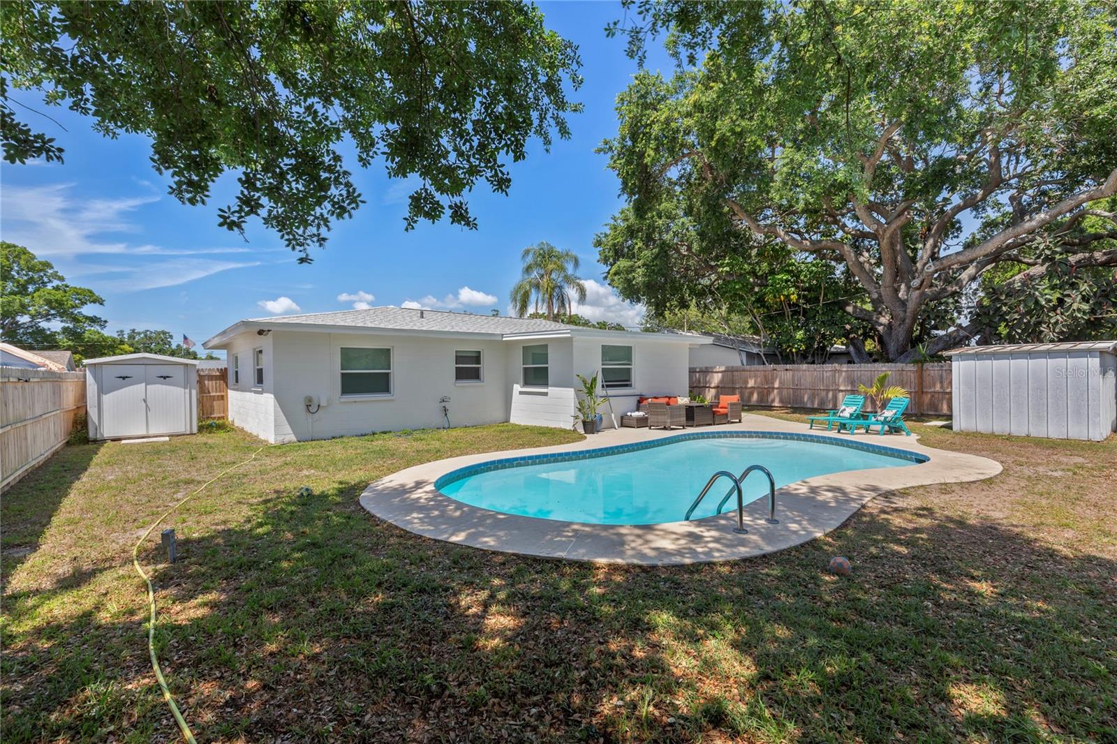 Listing photo id 21 for 1715 Thomas Drive