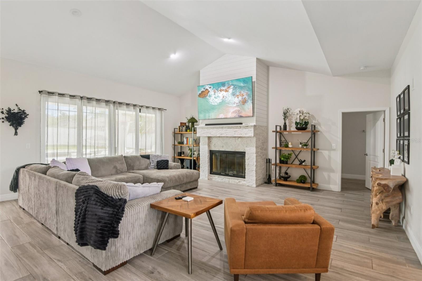 Image 5 of 67 For 1671 Sparkling Court