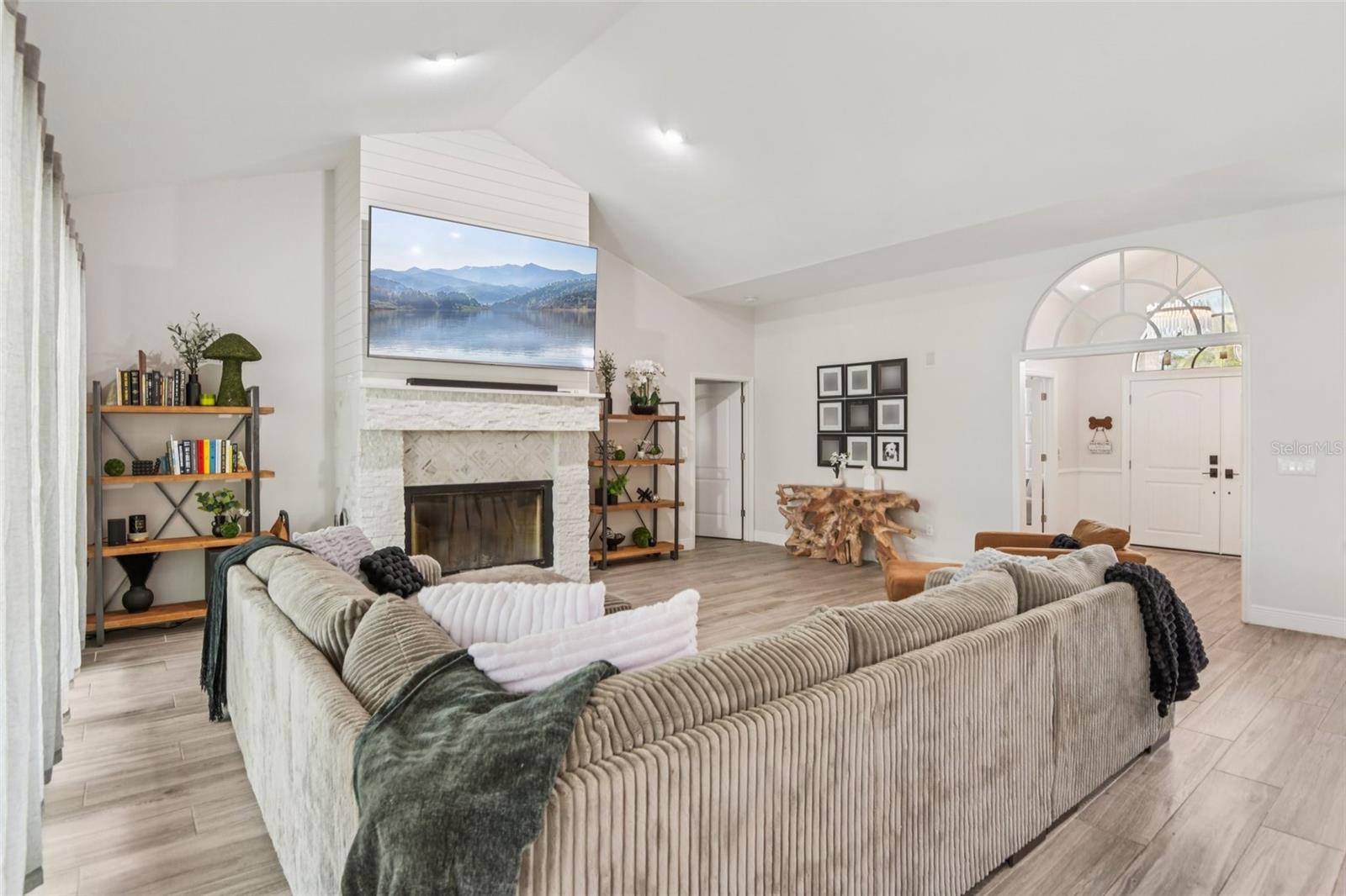 Image 6 of 67 For 1671 Sparkling Court