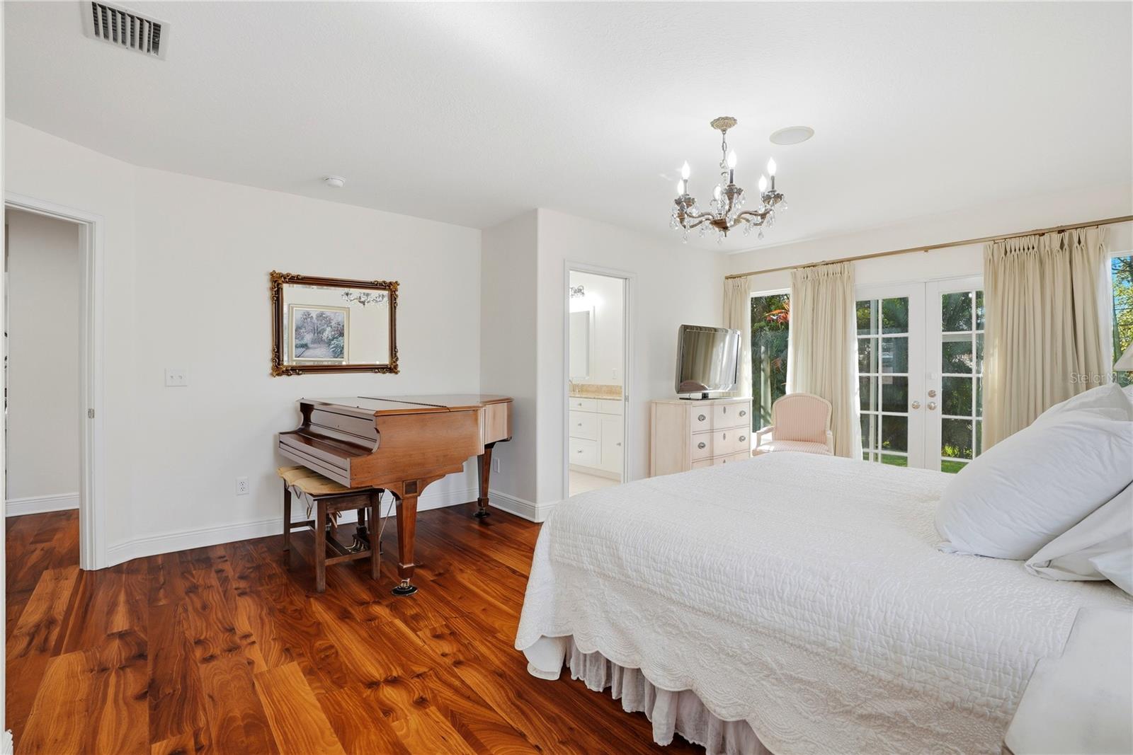 Image 18 of 47 For 1348 High Bluff Drive