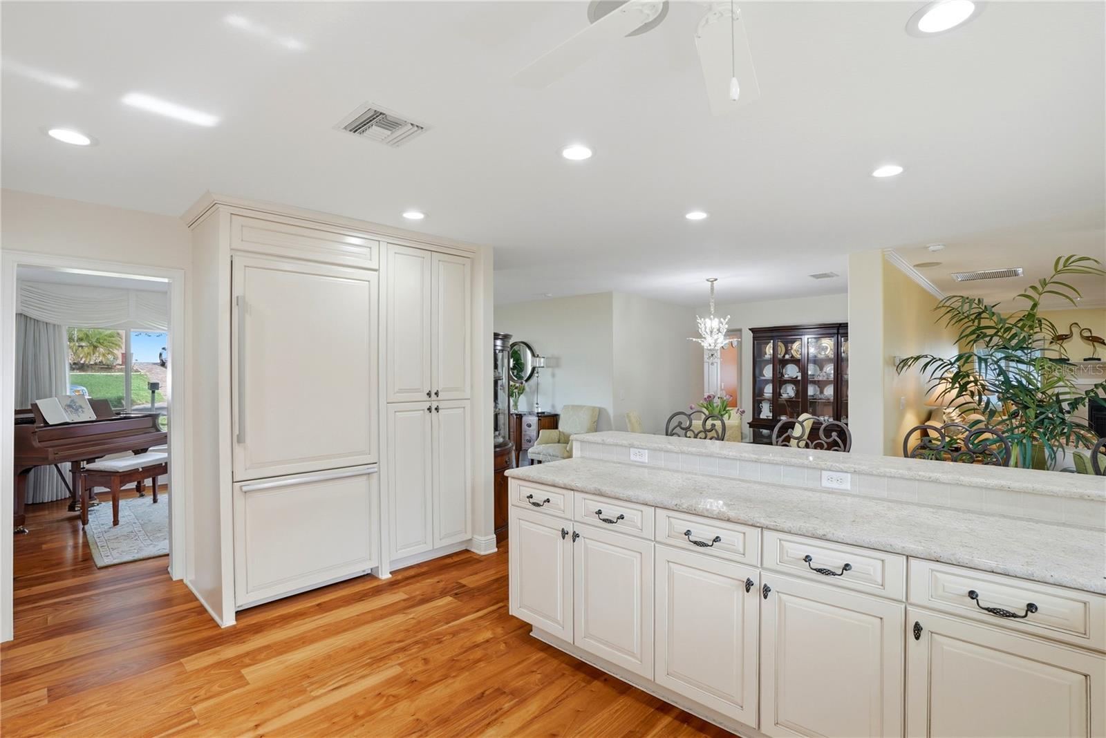 Image 8 of 47 For 1348 High Bluff Drive