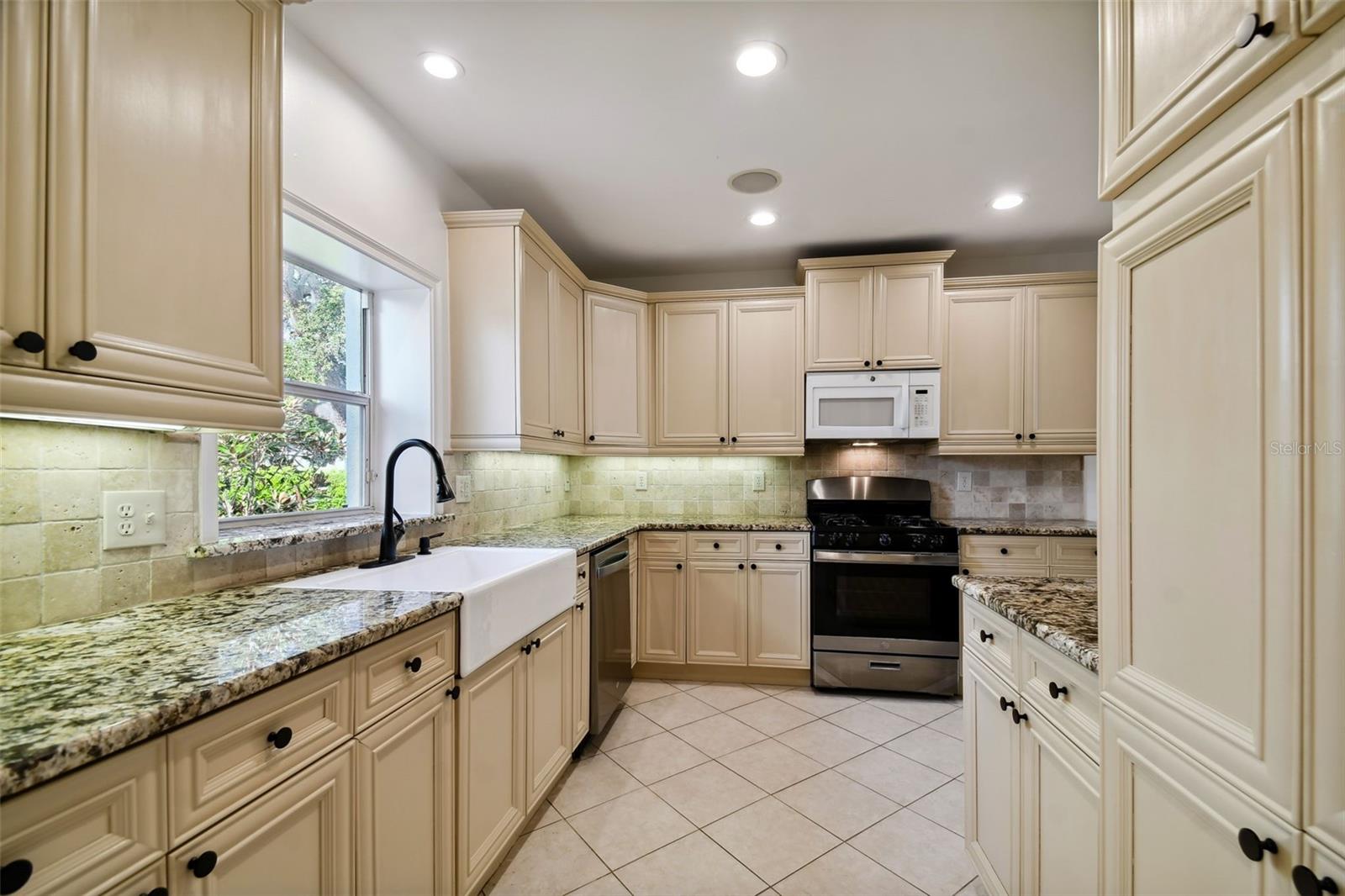 Image 10 of 55 For 2918 Coachman Avenue