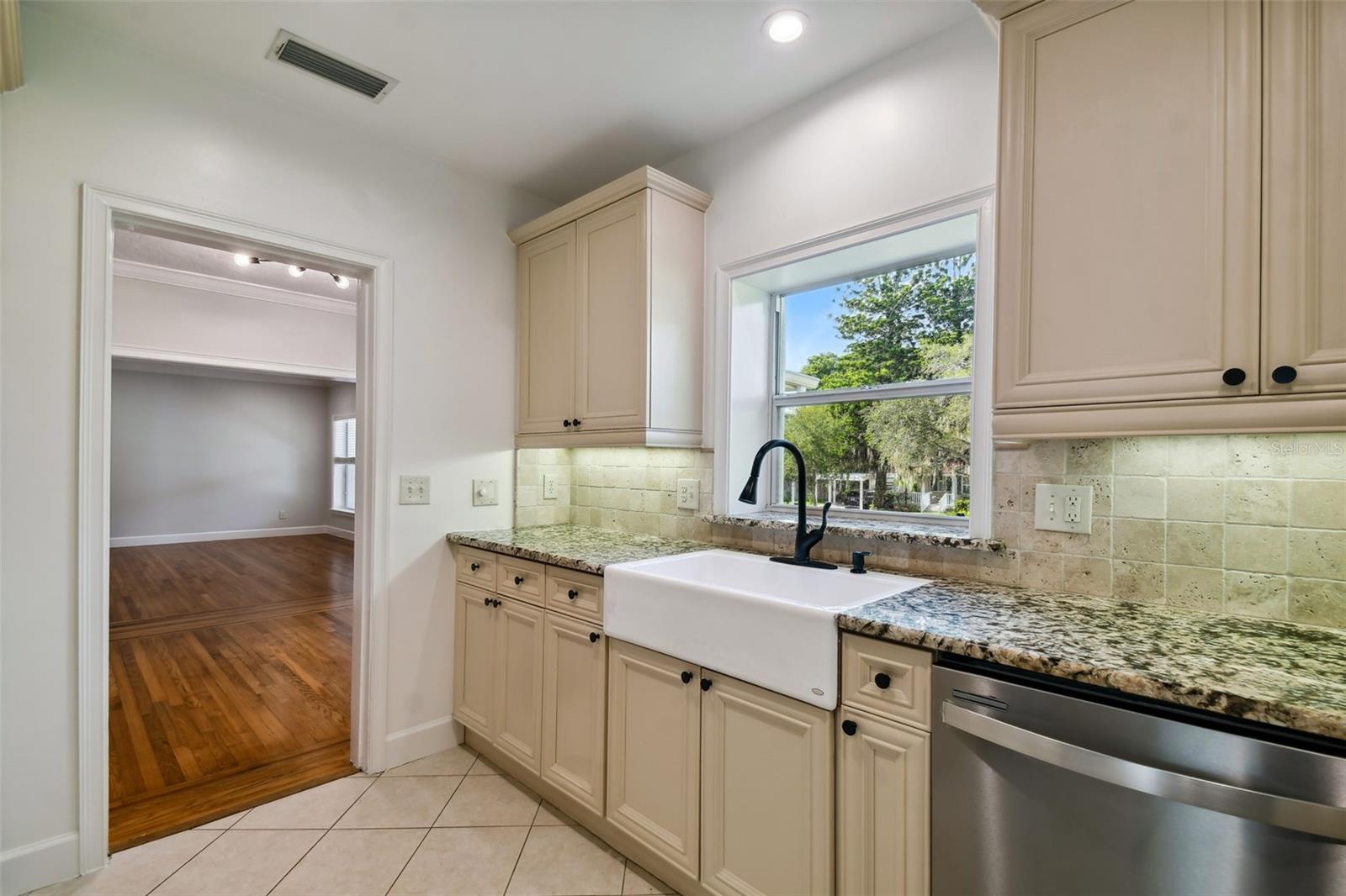 Image 11 of 55 For 2918 Coachman Avenue