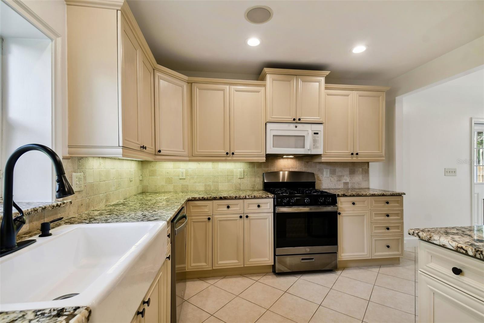 Image 12 of 55 For 2918 Coachman Avenue