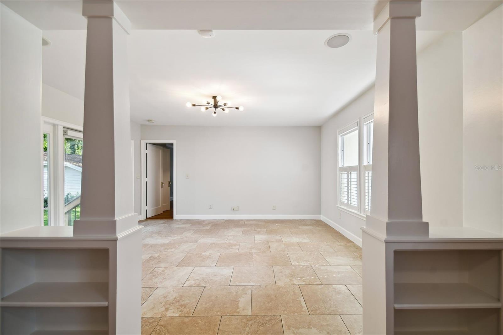 Image 18 of 55 For 2918 Coachman Avenue