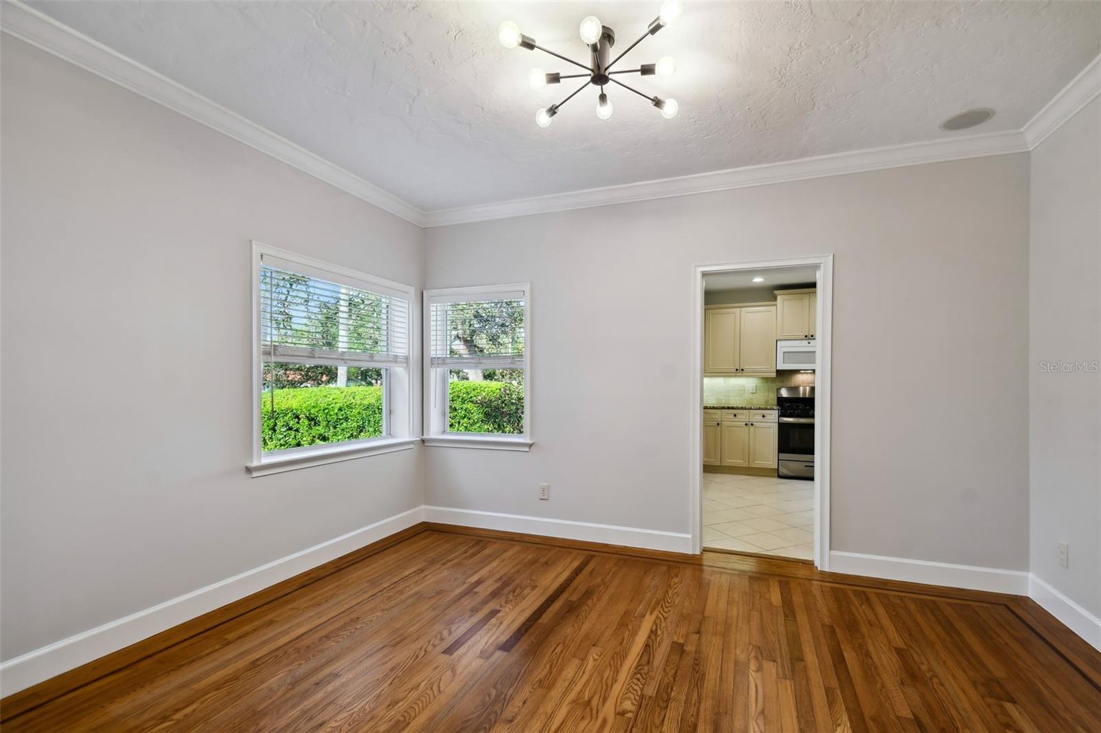 Image 9 of 55 For 2918 Coachman Avenue