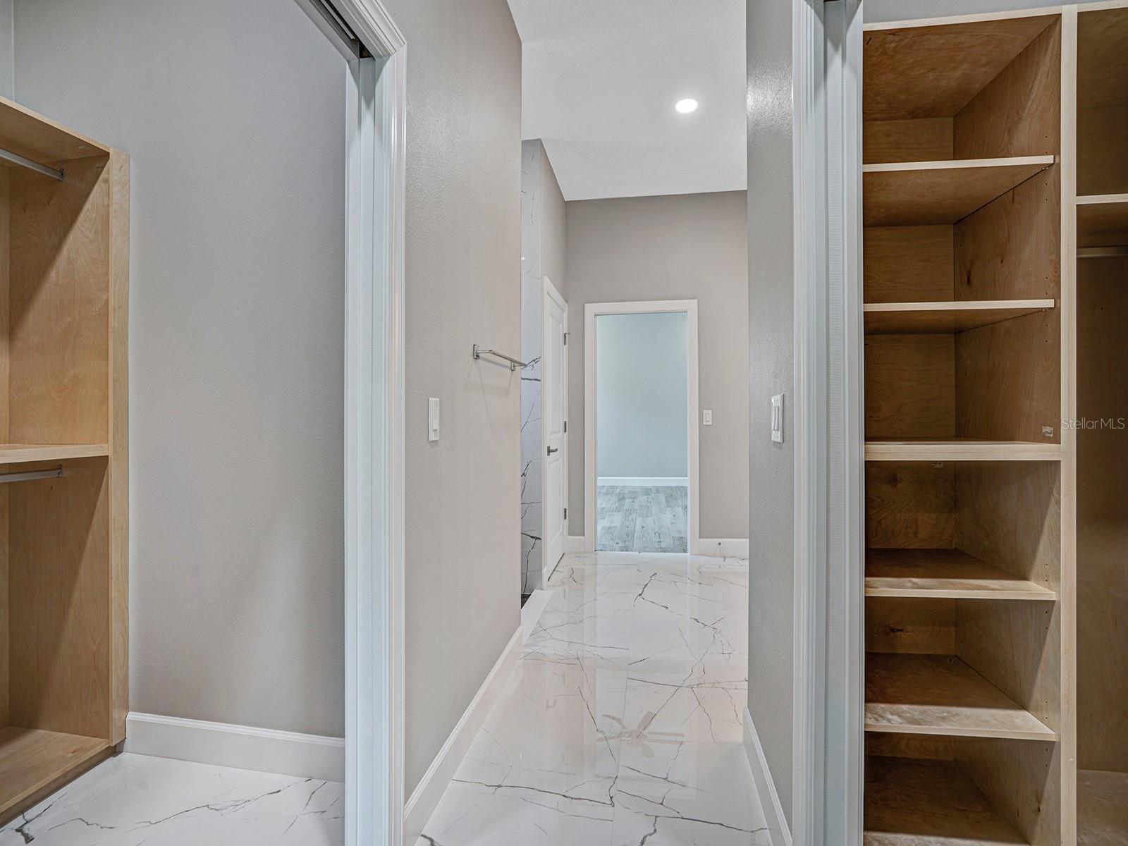 Image 33 of 52 For 108 Irwin Street E