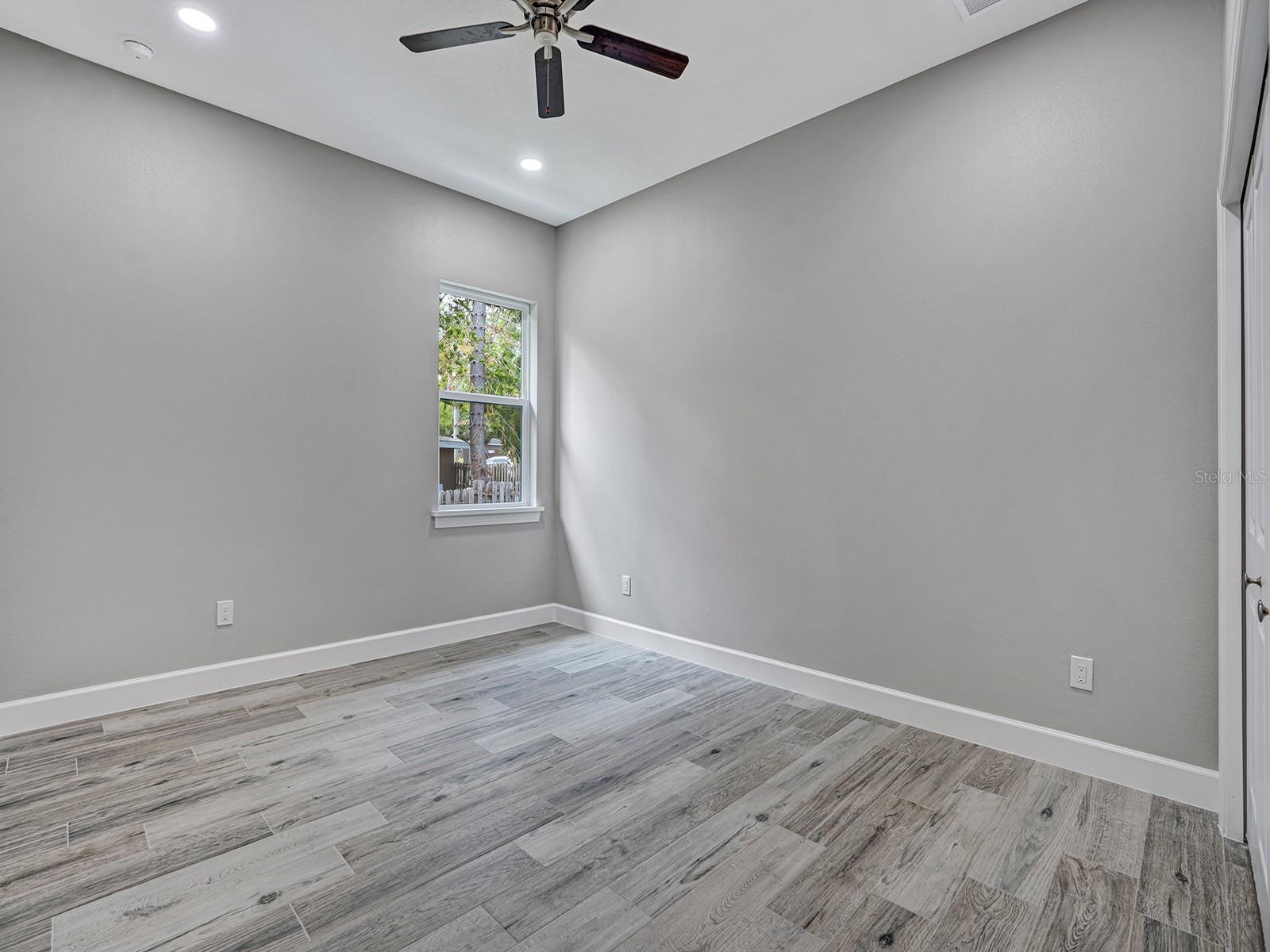 Image 38 of 52 For 108 Irwin Street E