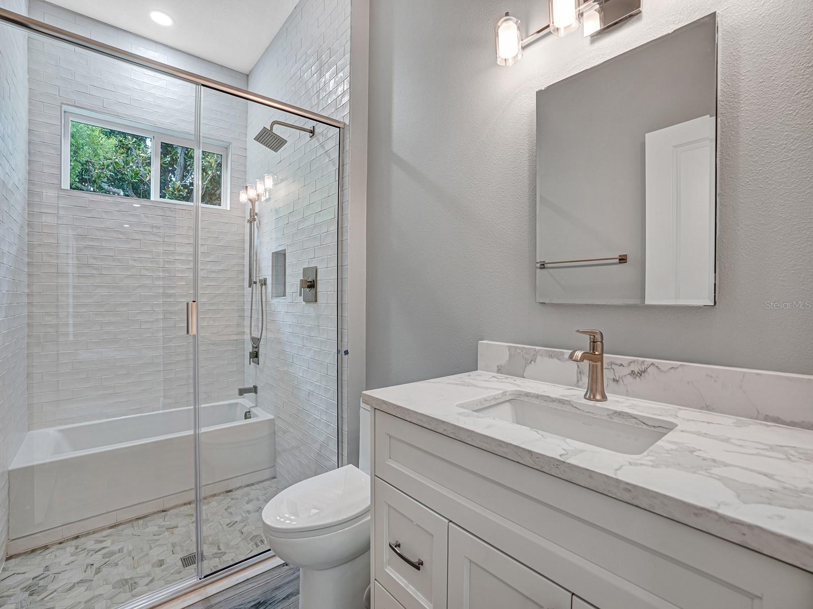 Image 41 of 52 For 108 Irwin Street E