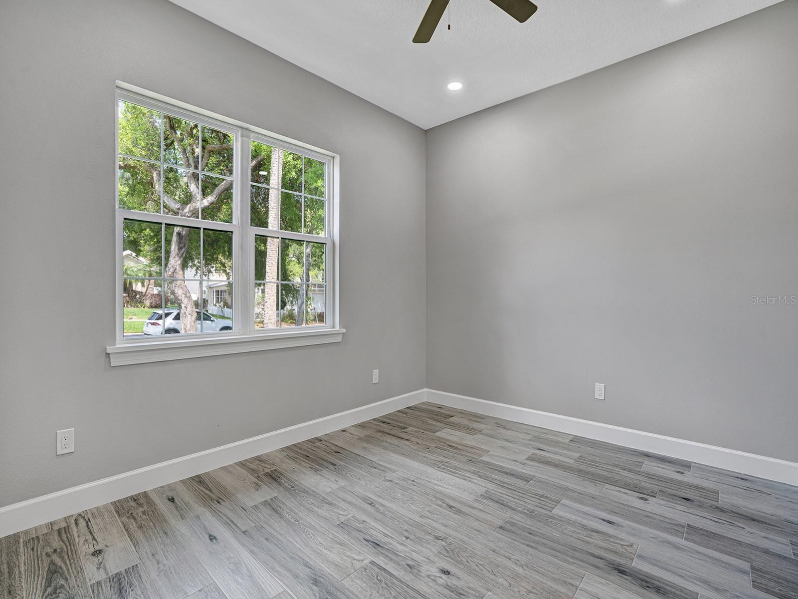 Image 43 of 52 For 108 Irwin Street E