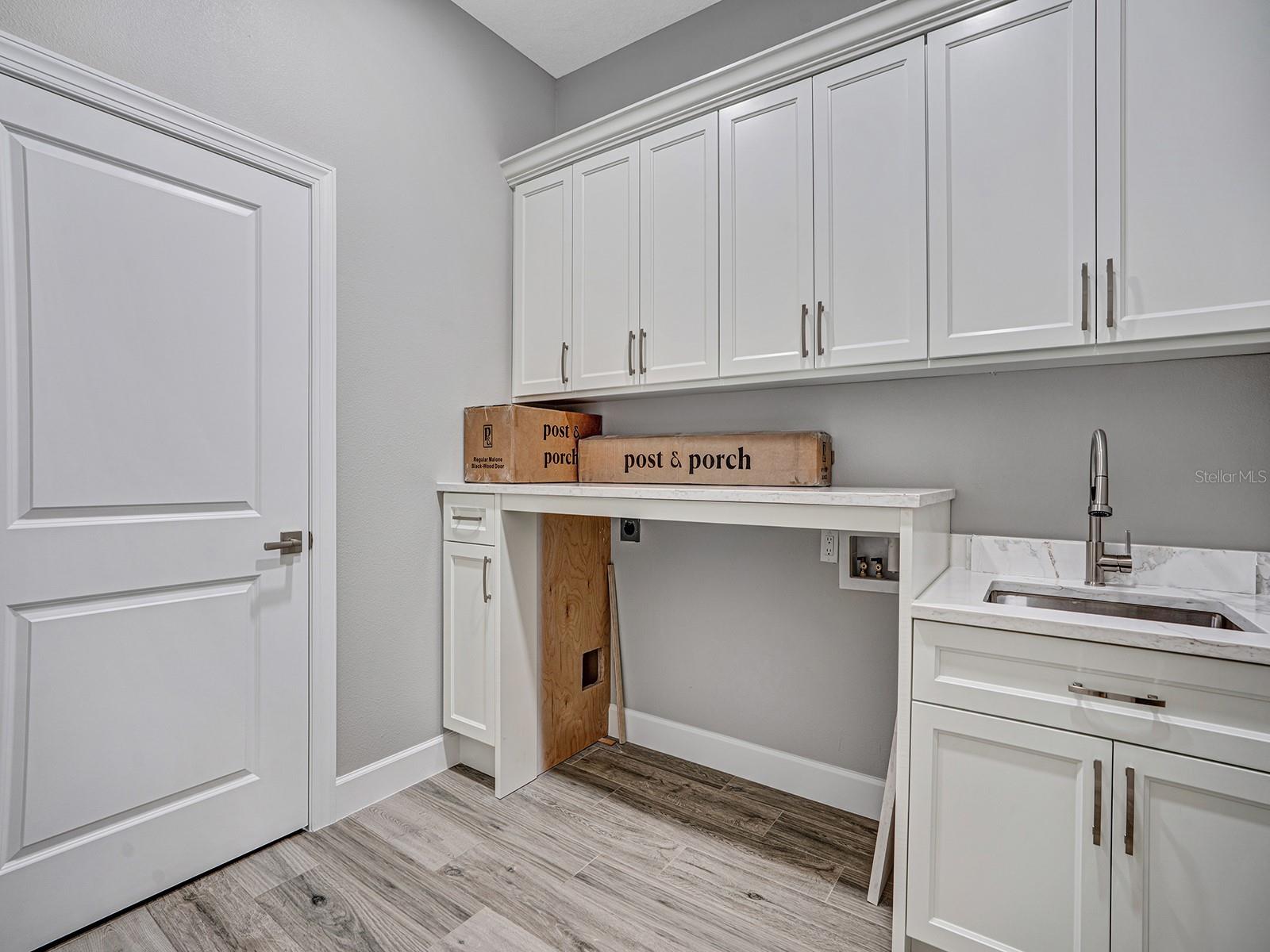 Image 50 of 52 For 108 Irwin Street E