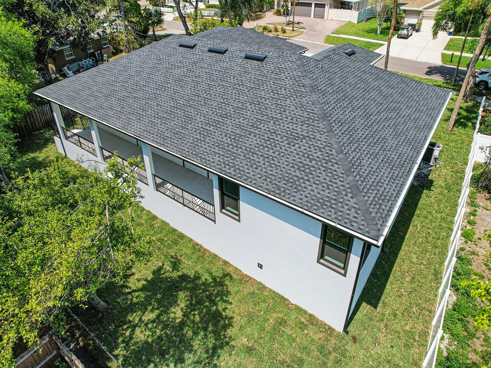 Image 6 of 52 For 108 Irwin Street E