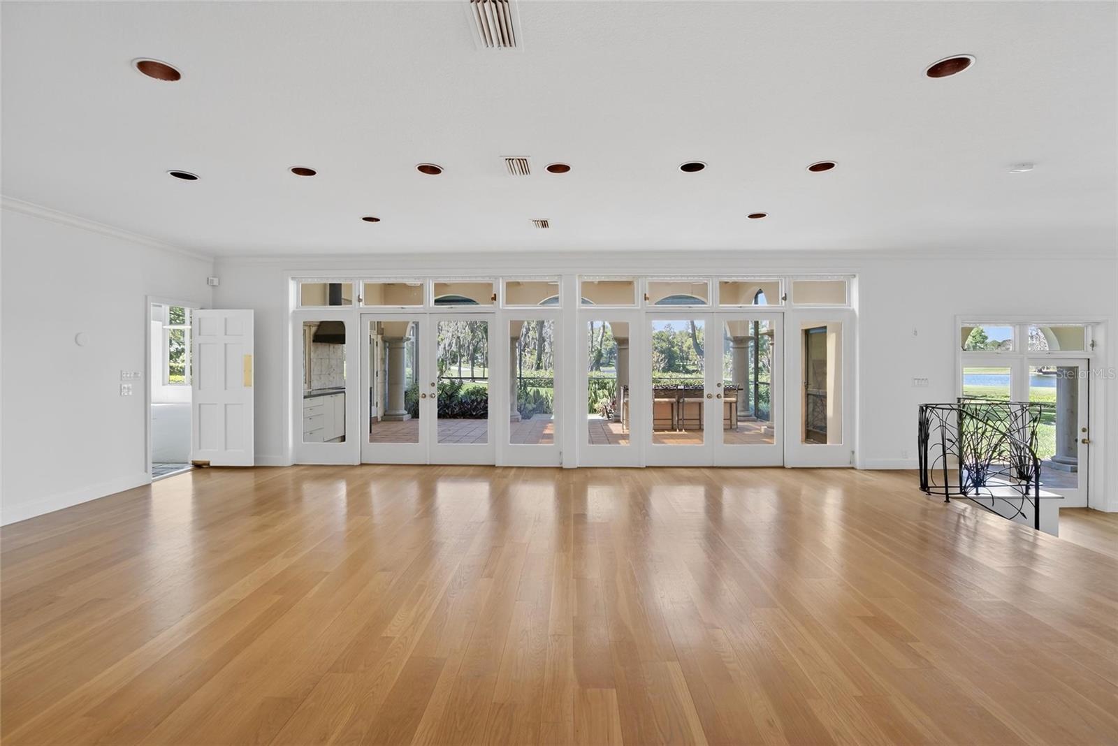 Listing photo id 14 for 1043 Guisando De Avila