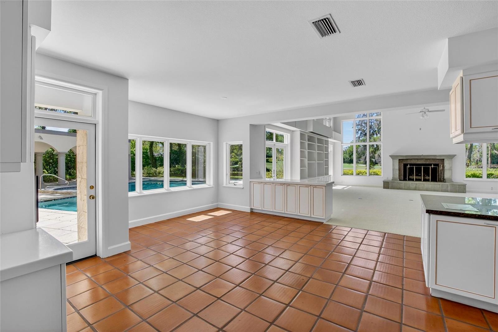 Listing photo id 16 for 1043 Guisando De Avila