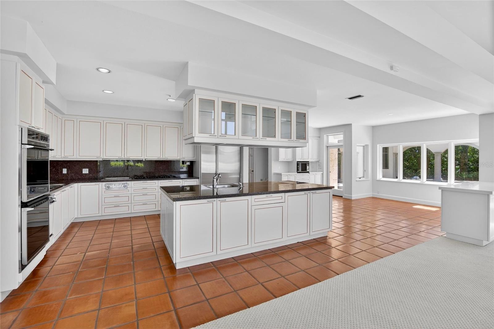 Listing photo id 18 for 1043 Guisando De Avila