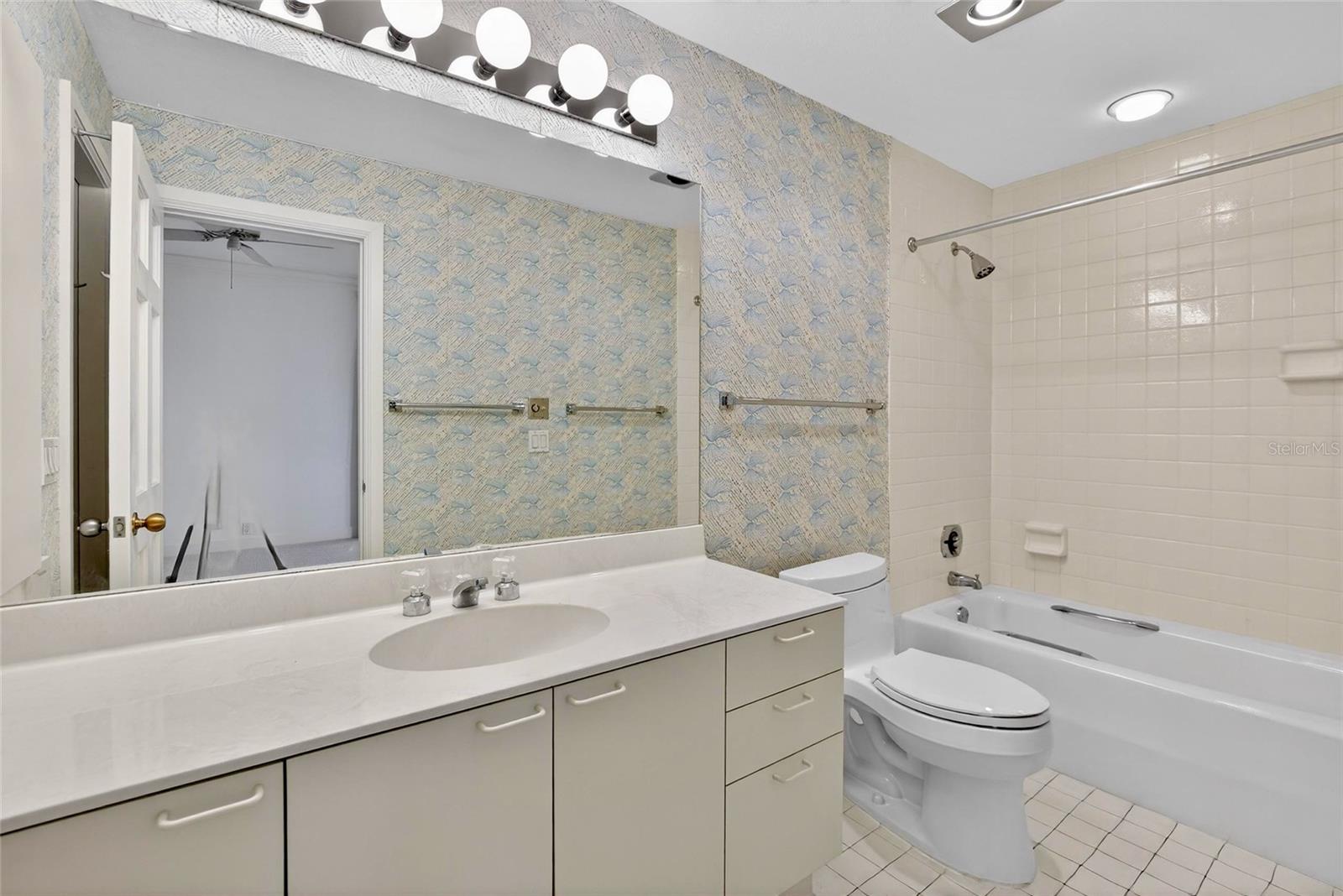 Listing photo id 21 for 1043 Guisando De Avila