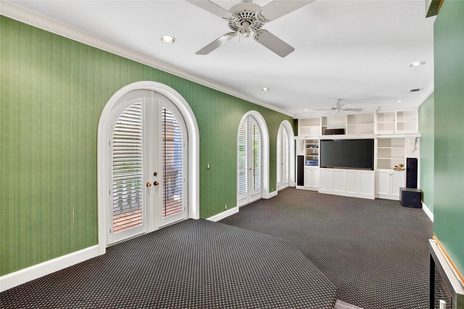 Listing photo id 22 for 1043 Guisando De Avila