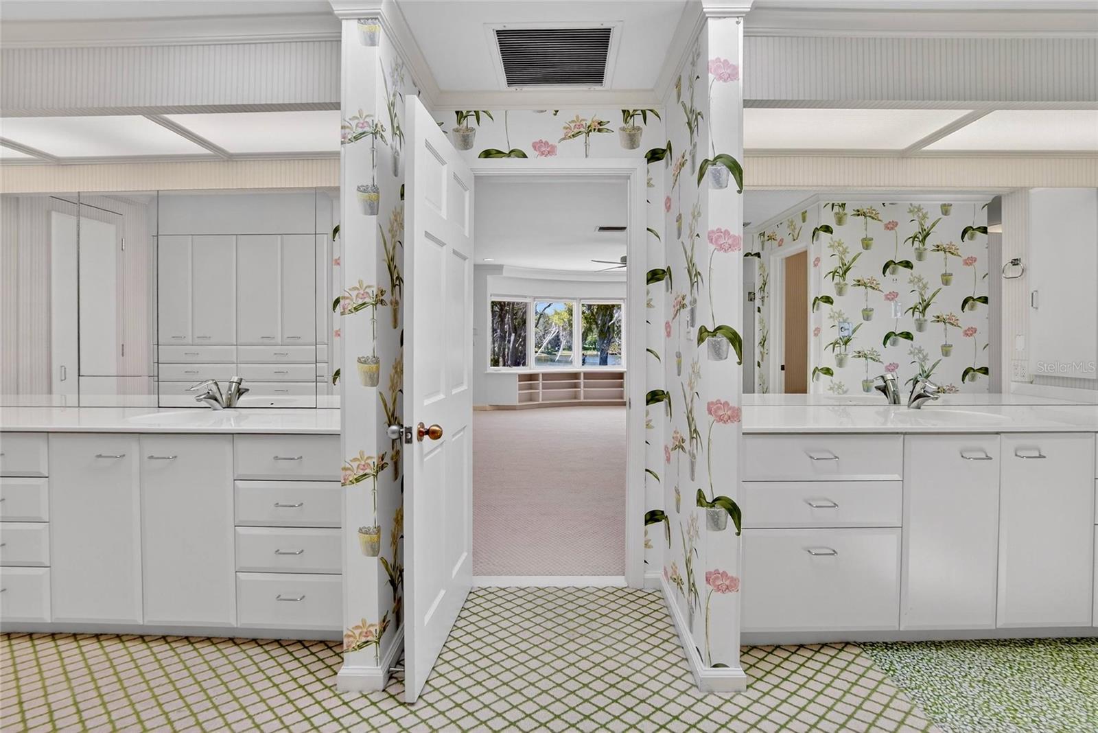 Listing photo id 31 for 1043 Guisando De Avila