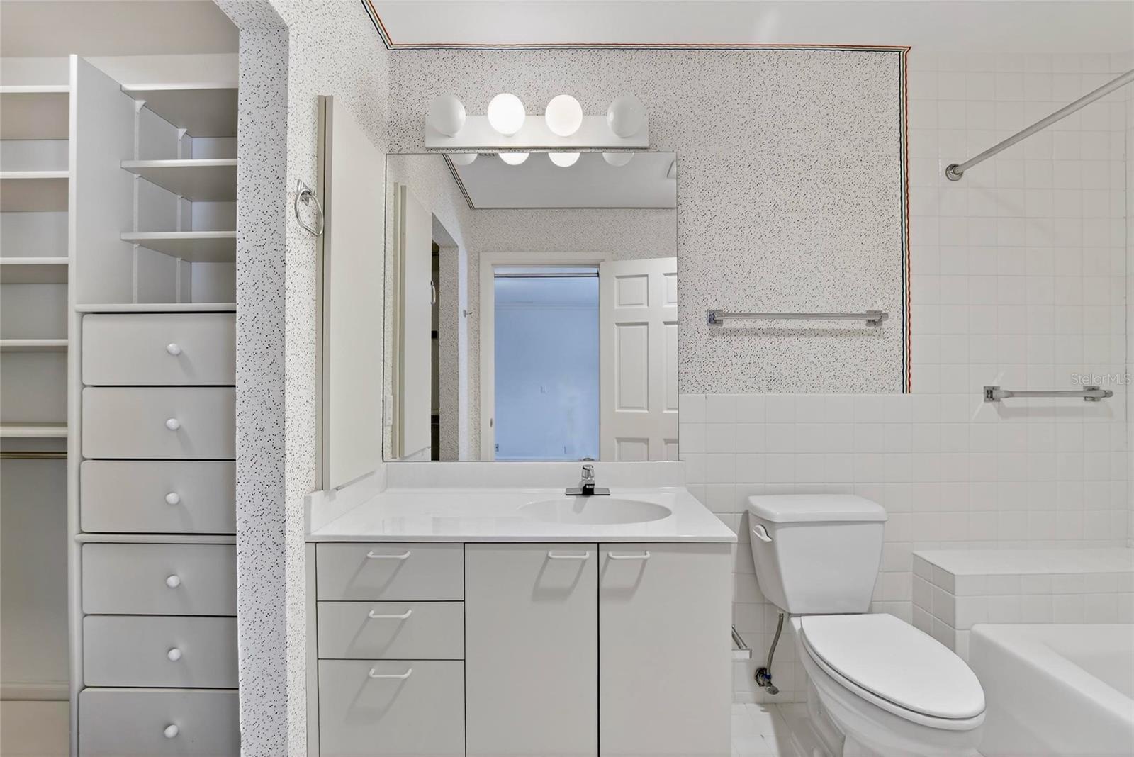 Listing photo id 34 for 1043 Guisando De Avila