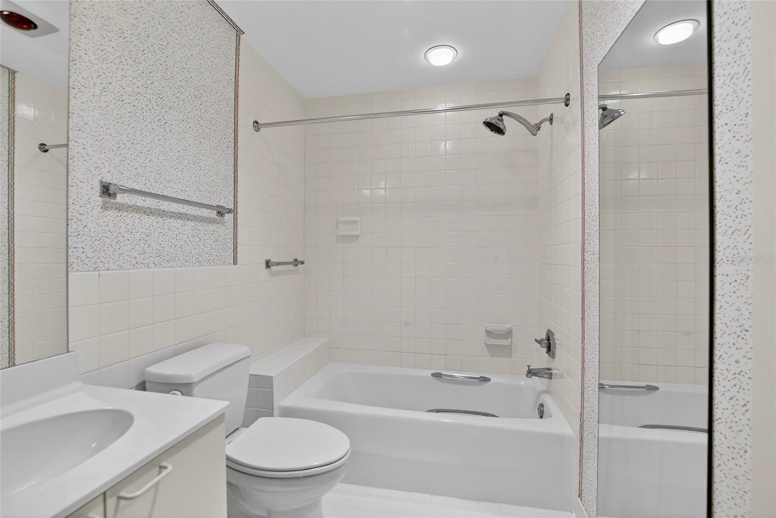 Listing photo id 35 for 1043 Guisando De Avila