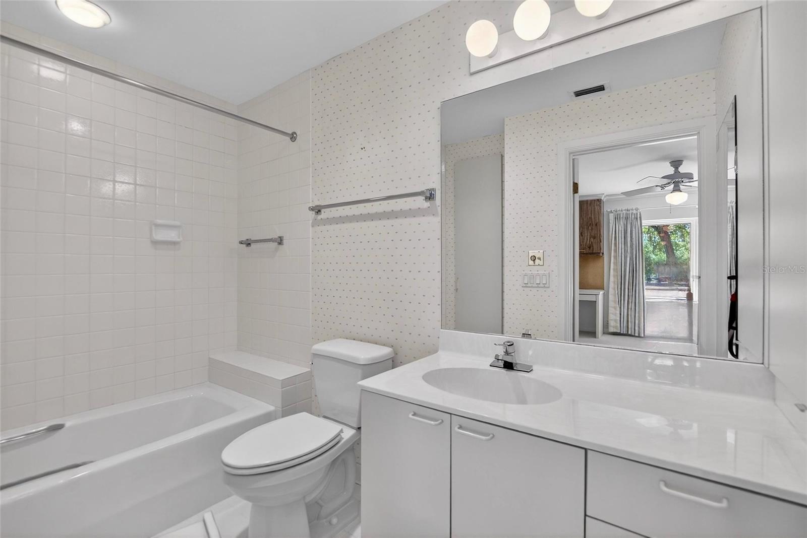 Listing photo id 40 for 1043 Guisando De Avila