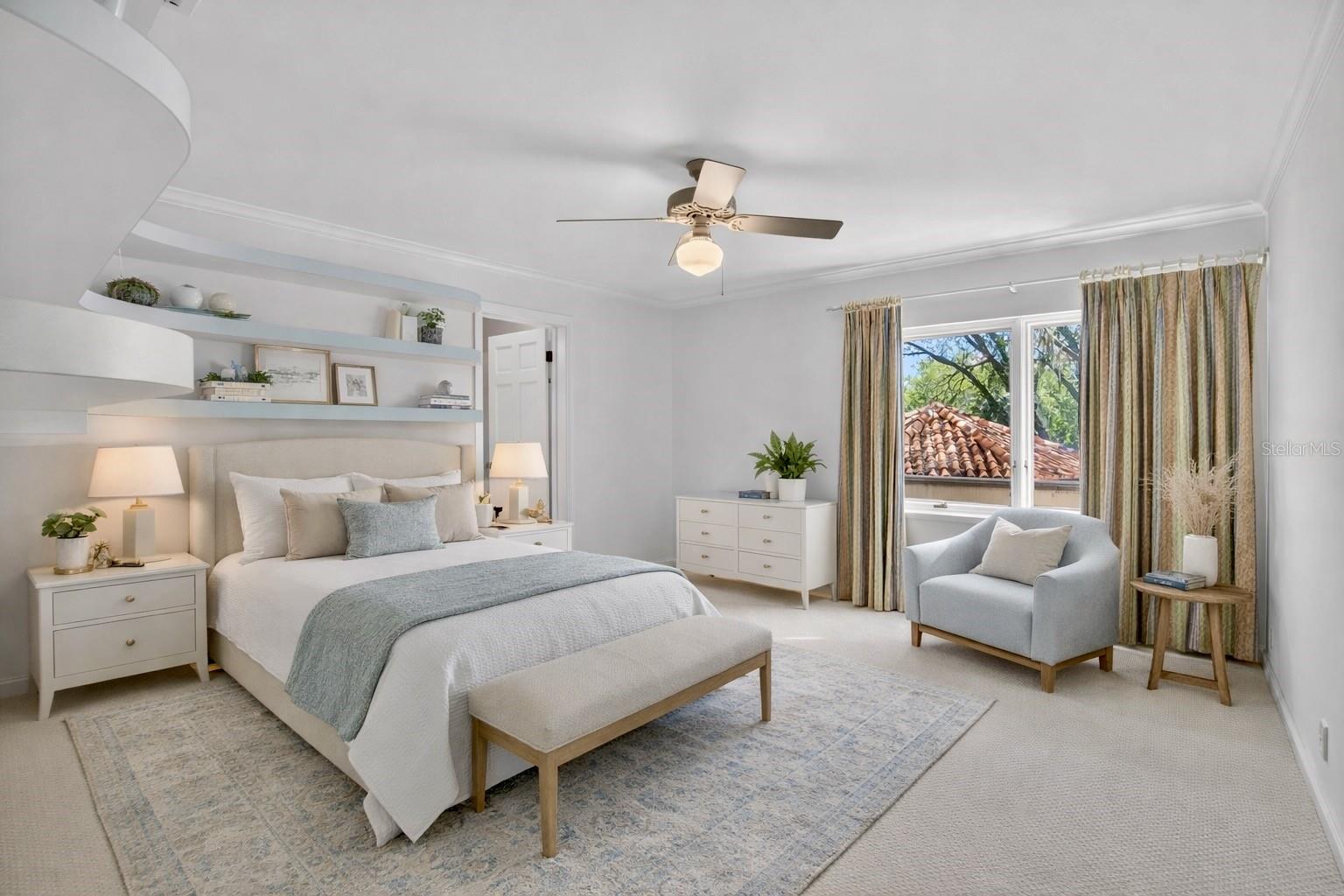 Listing photo id 41 for 1043 Guisando De Avila