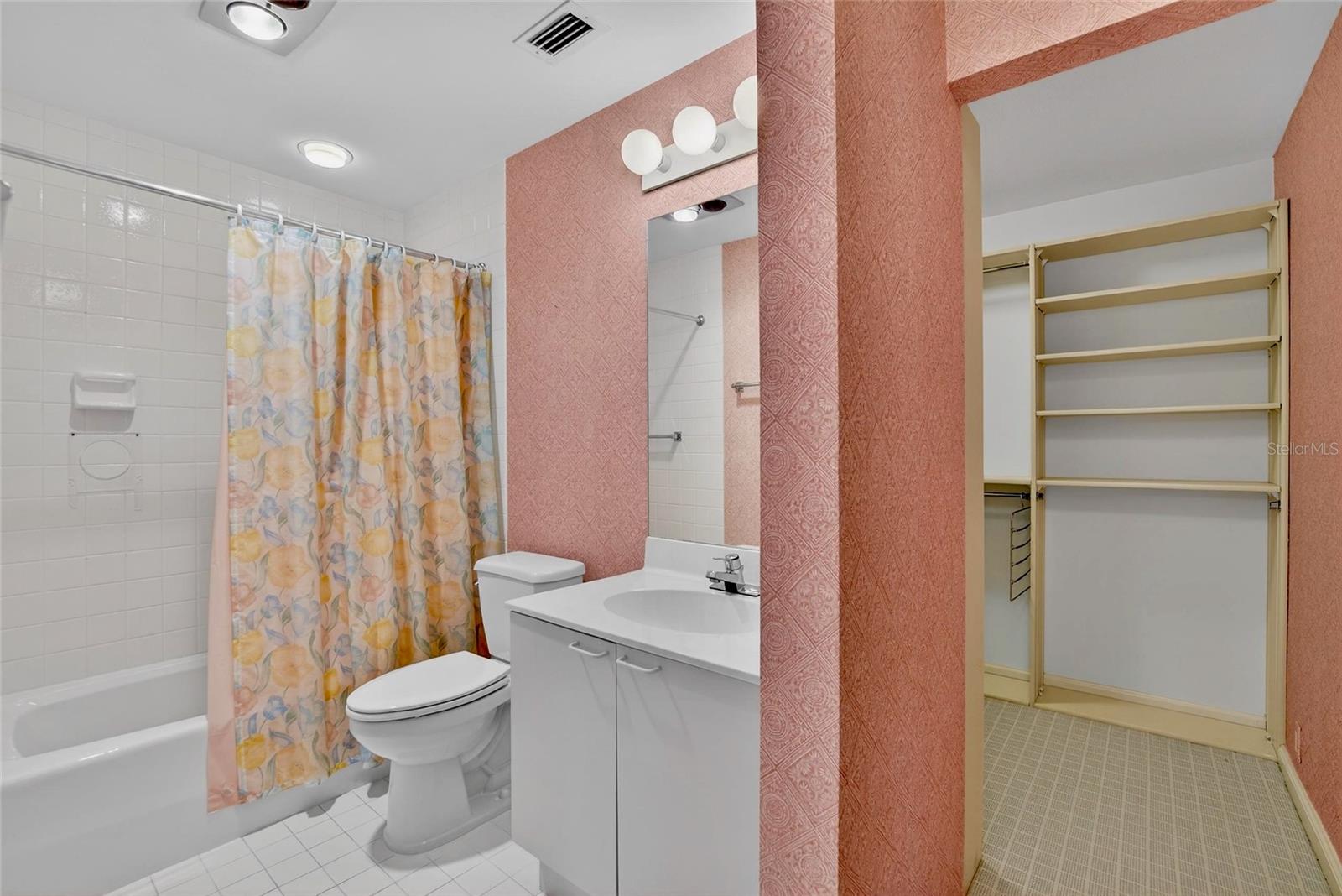 Listing photo id 42 for 1043 Guisando De Avila