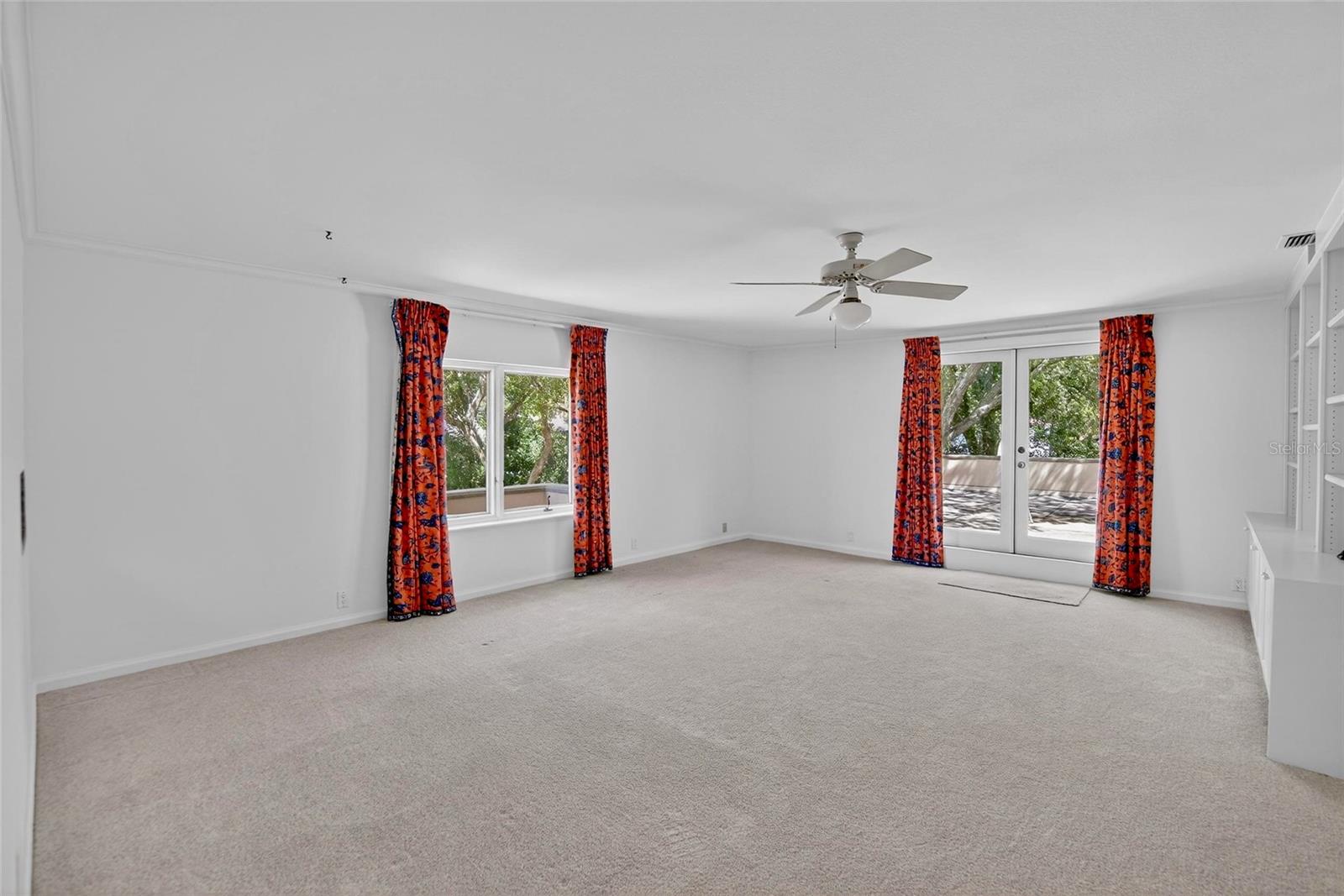 Listing photo id 43 for 1043 Guisando De Avila