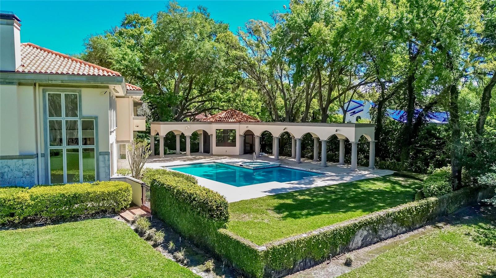 Listing photo id 7 for 1043 Guisando De Avila