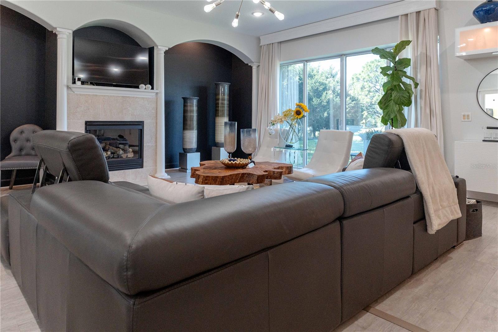 Image 13 of 44 For 19930 Dolores Ann Court