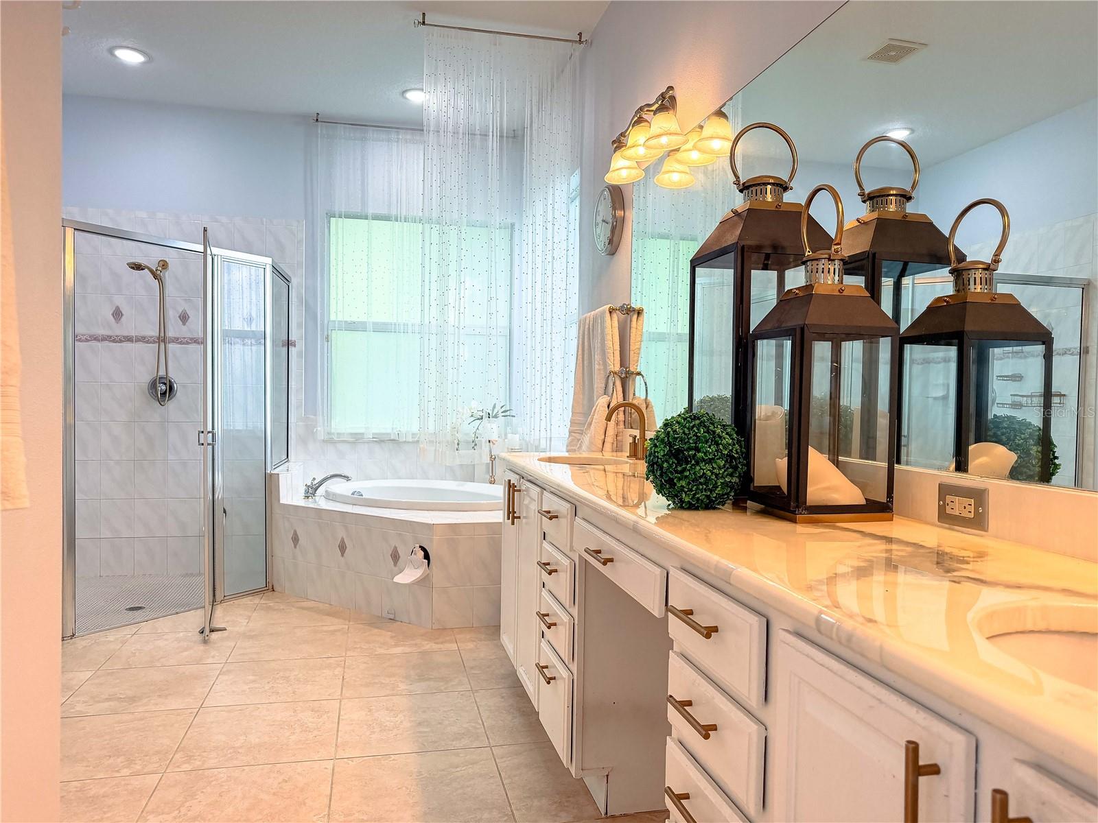 Image 33 of 44 For 19930 Dolores Ann Court