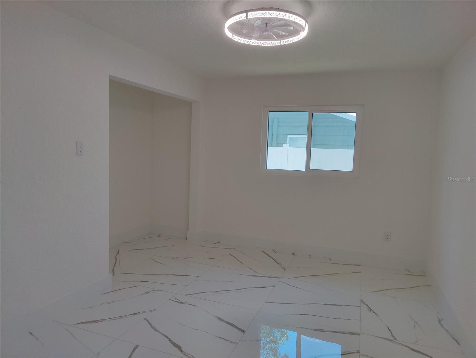 Image 10 of 39 For 7498 Orpine Drive N