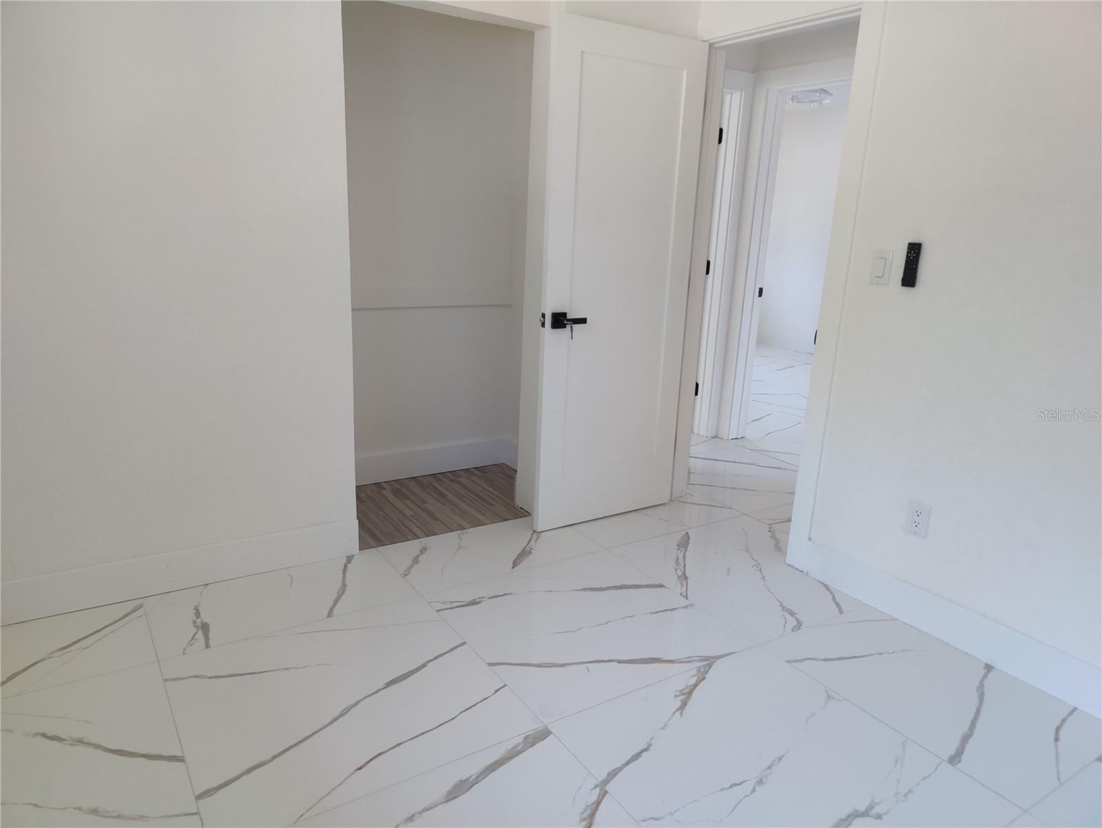 Image 11 of 39 For 7498 Orpine Drive N