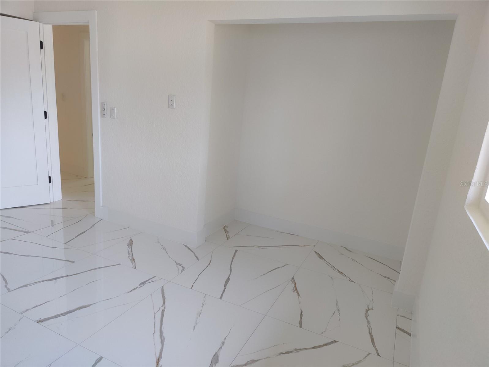 Image 12 of 39 For 7498 Orpine Drive N