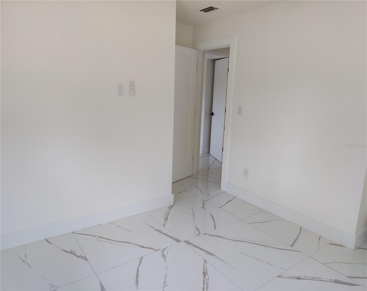 Image 13 of 39 For 7498 Orpine Drive N