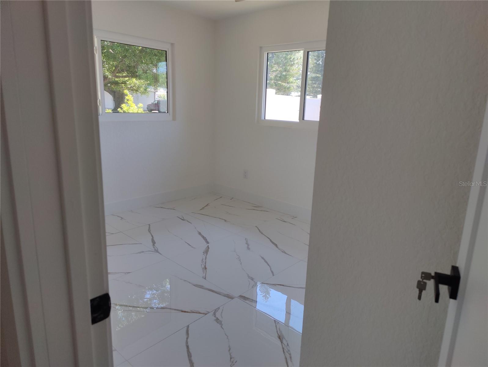 Image 14 of 39 For 7498 Orpine Drive N