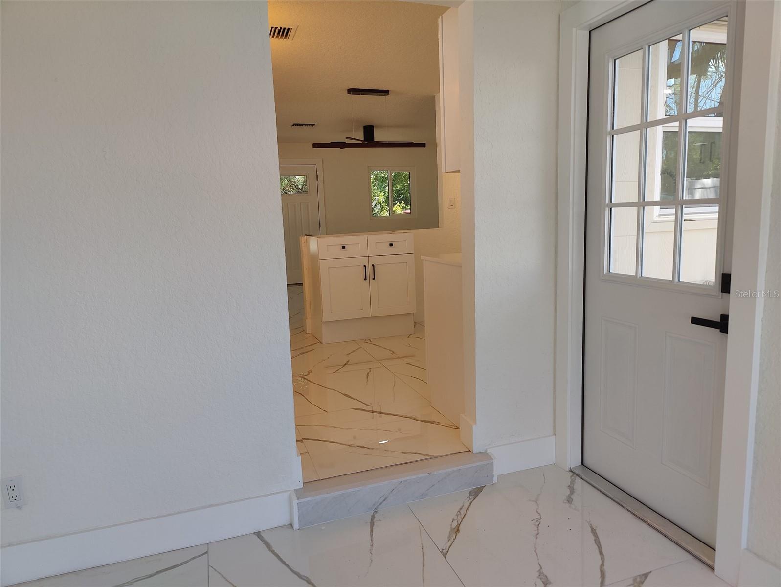 Image 16 of 39 For 7498 Orpine Drive N