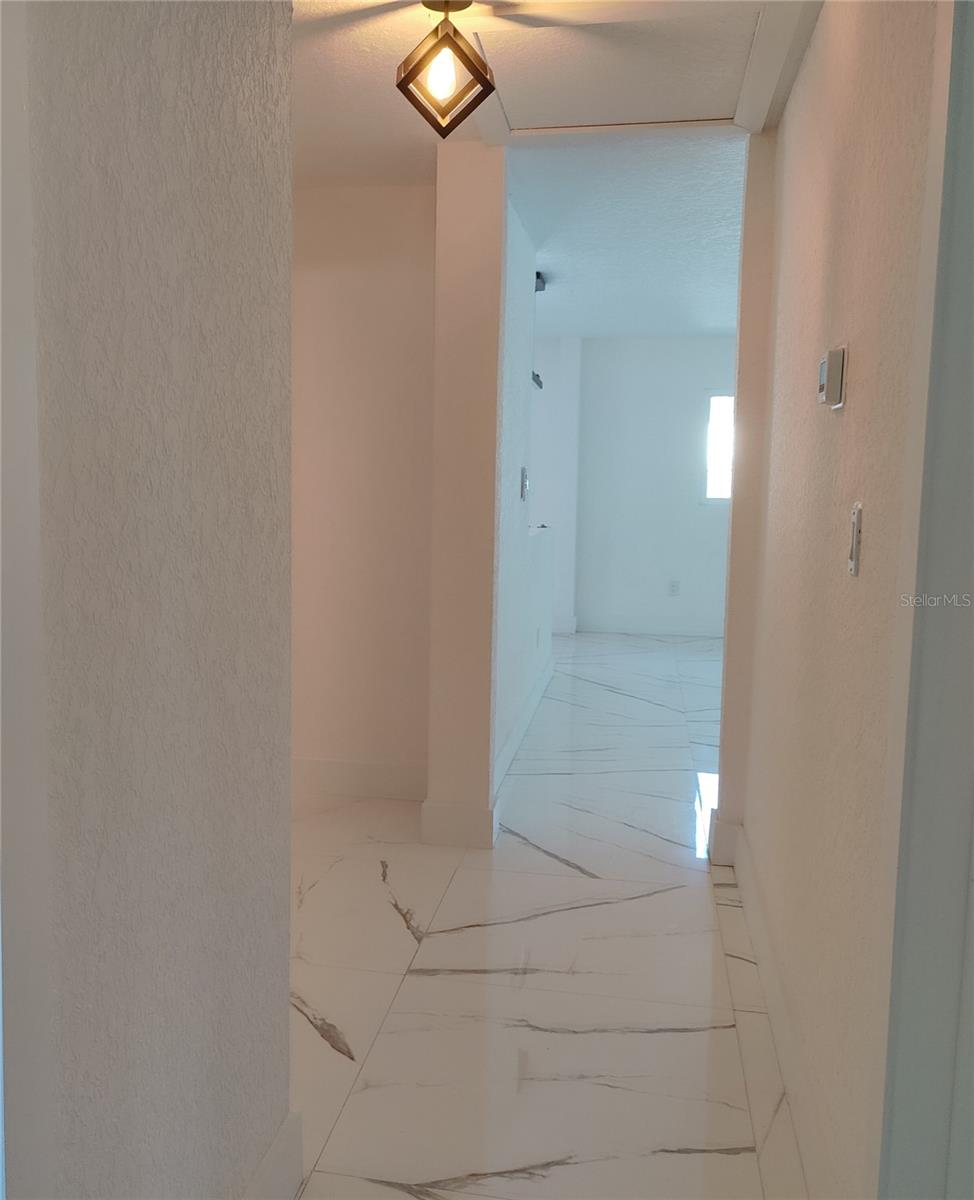 Image 17 of 39 For 7498 Orpine Drive N