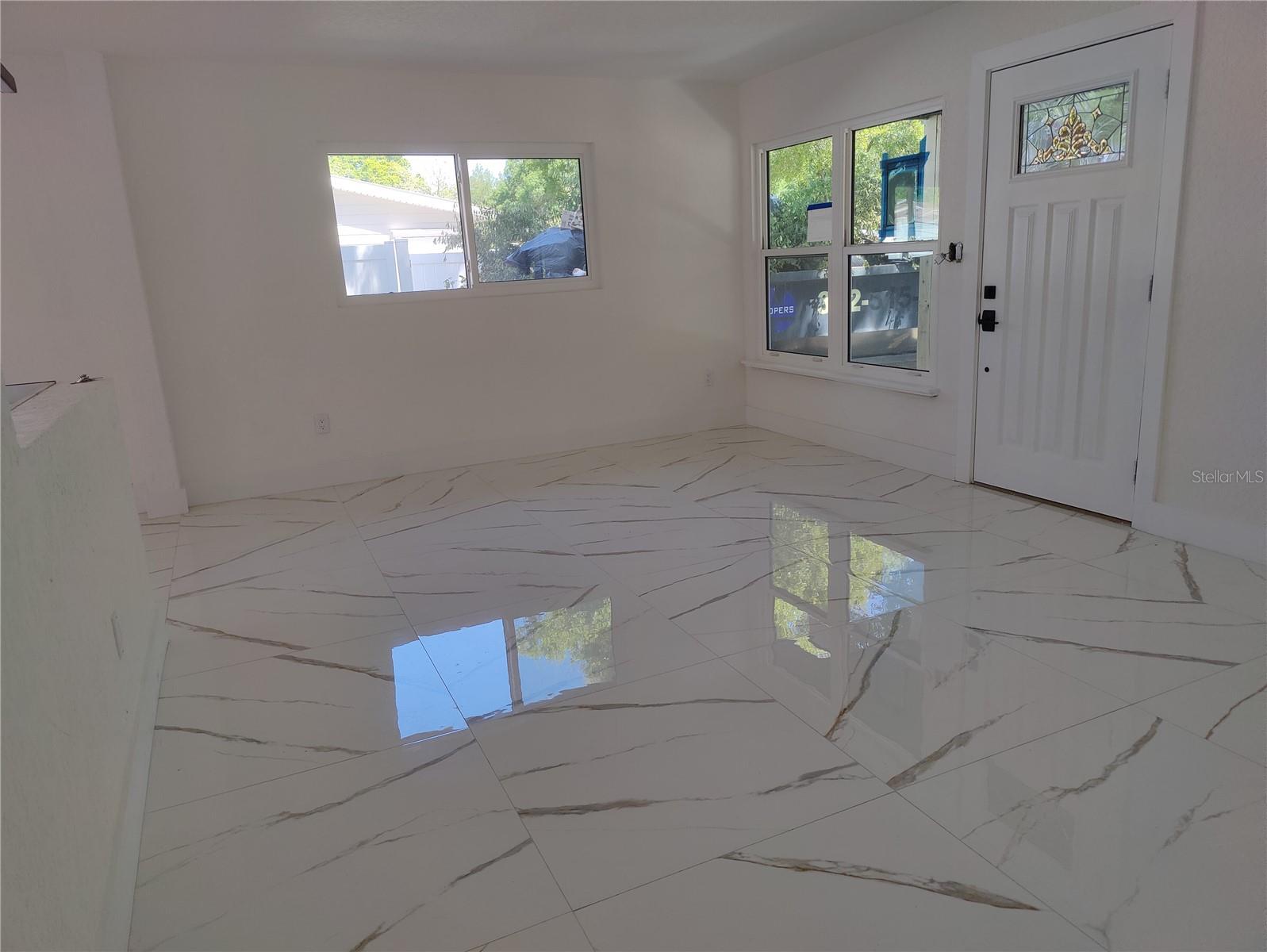 Image 19 of 39 For 7498 Orpine Drive N